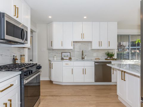 Tiny photo for 6207 N Hiawatha Ave, Chicago, IL 60646 (MLS # 12486373)
