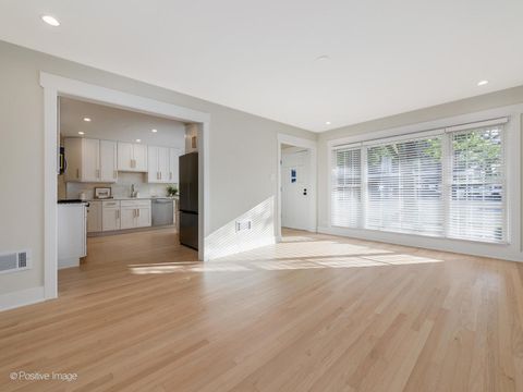 Tiny photo for 6207 N Hiawatha Ave, Chicago, IL 60646 (MLS # 12486373)
