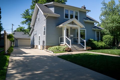 Tiny photo for 1117 E Olive Street, Bloomington, IL 61701 (MLS # 12683937)