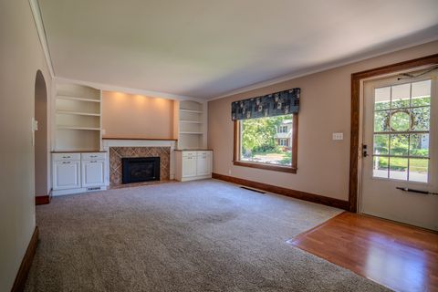 Tiny photo for 1117 E Olive Street, Bloomington, IL 61701 (MLS # 12683937)