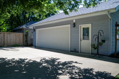 Tiny photo for 1117 E Olive Street, Bloomington, IL 61701 (MLS # 12683937)