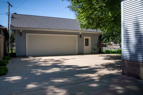 Tiny photo for 1117 E Olive Street, Bloomington, IL 61701 (MLS # 12683937)