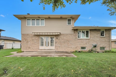Tiny photo for 15718 Chapel Hill Road, Orland Park, IL 60462 (MLS # 12767216)