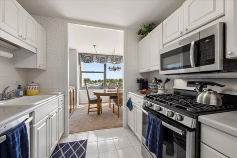 Tiny photo for 3440 N Lake Shore Drive #5G, Chicago, IL 60657 (MLS # 12725565)
