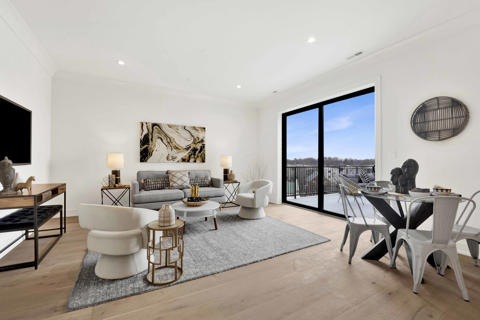 5630 N Broadway Street 2W