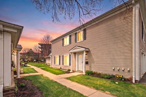 Photo of 1220 Cove Drive #224D, Prospect Heights, IL 60070 (MLS # 12620572)