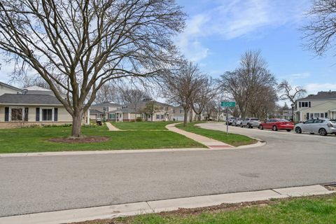 Tiny photo for 1220 Cove Drive #224D, Prospect Heights, IL 60070 (MLS # 12620572)