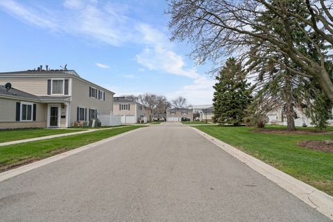 Tiny photo for 1220 Cove Drive #224D, Prospect Heights, IL 60070 (MLS # 12620572)