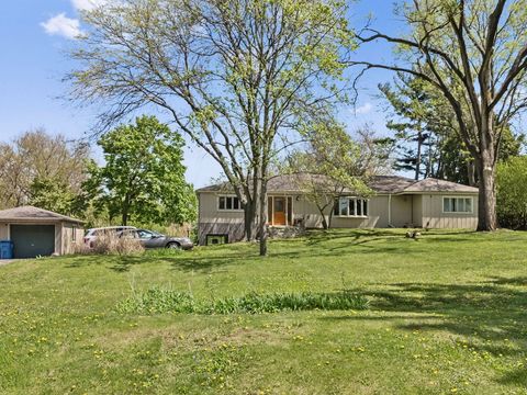 Photo of 1S655 Taylor Road, Glen Ellyn, IL 60137 (MLS # 12622361)