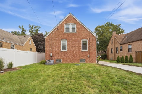 Tiny photo for 3226 Grand Boulevard, Brookfield, IL 60513 (MLS # 12785889)