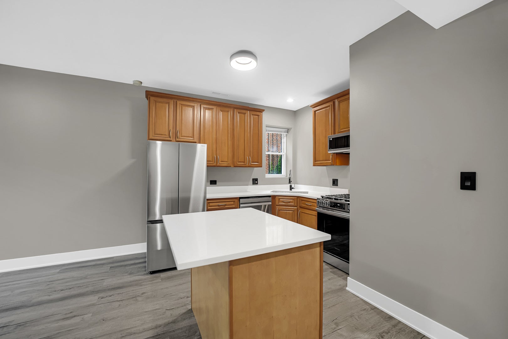 2809 W Washington Boulevard 300