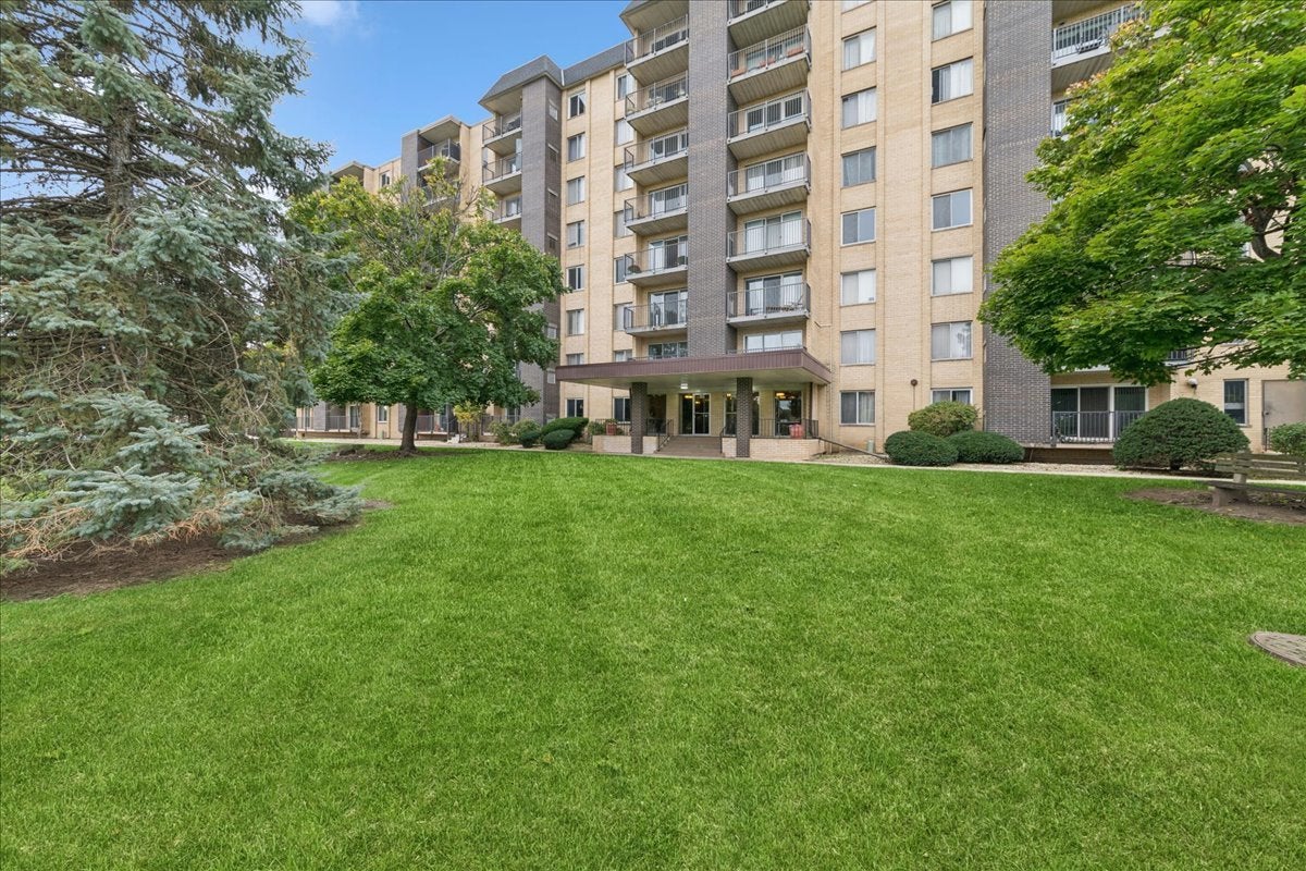 5400 Walnut Avenue 206