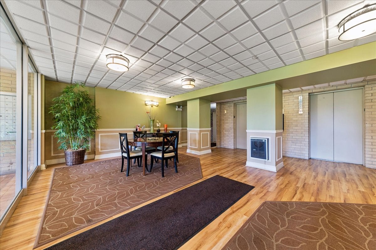 5400 Walnut Avenue 206