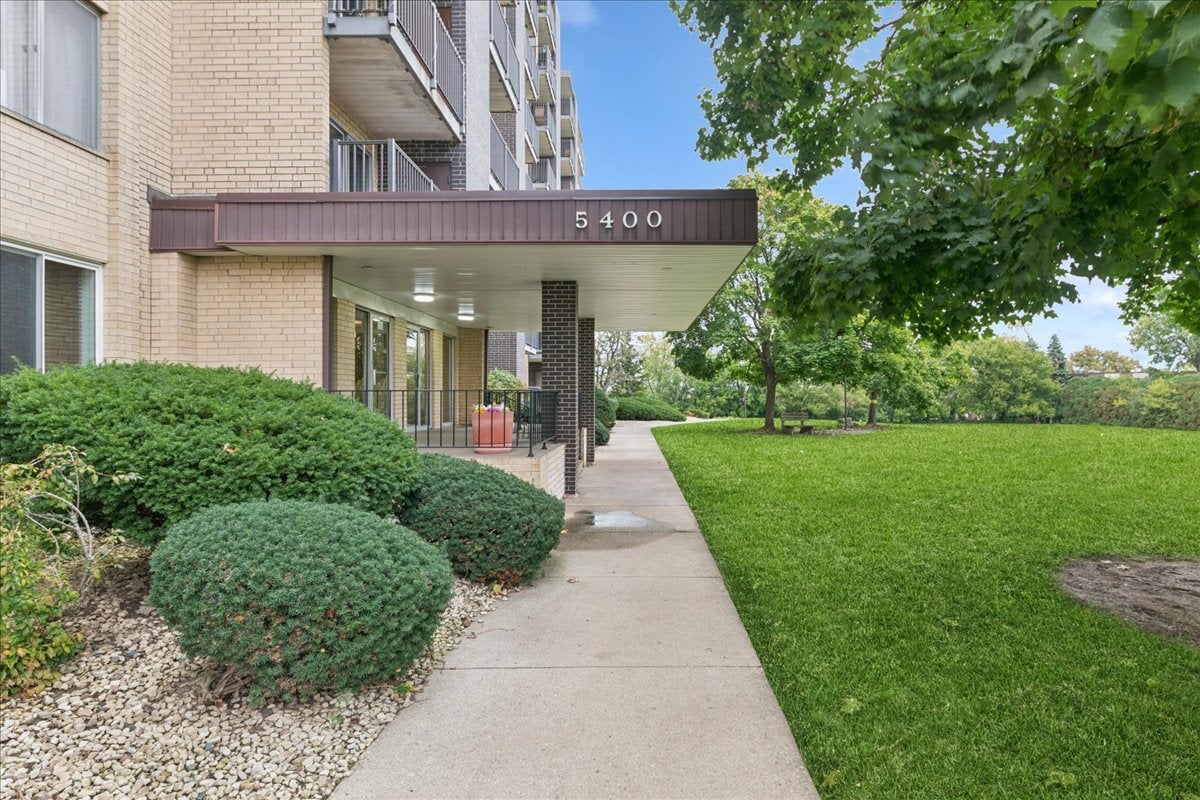5400 Walnut Avenue 206