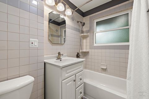 Tiny photo for 421 Lake Avenue, Crystal Lake, IL 60014 (MLS # 12495890)