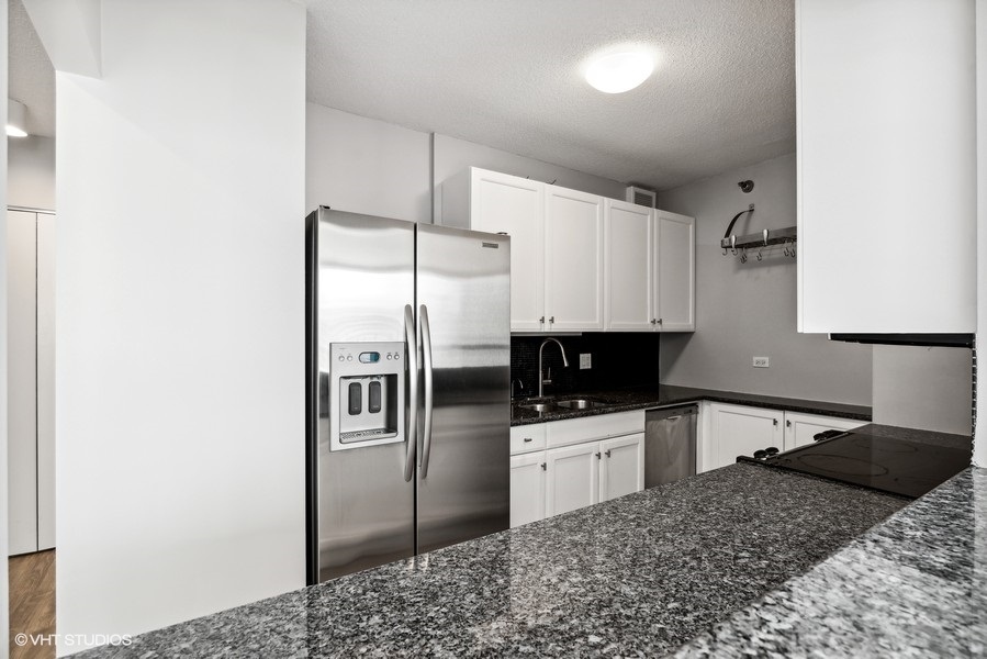400 N La Salle Drive 3002