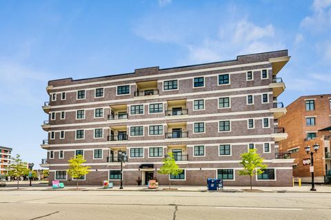 Photo of 105 S Cottage Hill Avenue #206, Elmhurst, IL 60126 (MLS # 12633435)
