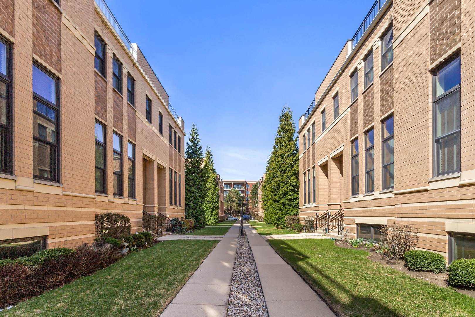4137 N NARRAGANSETT Avenue 8