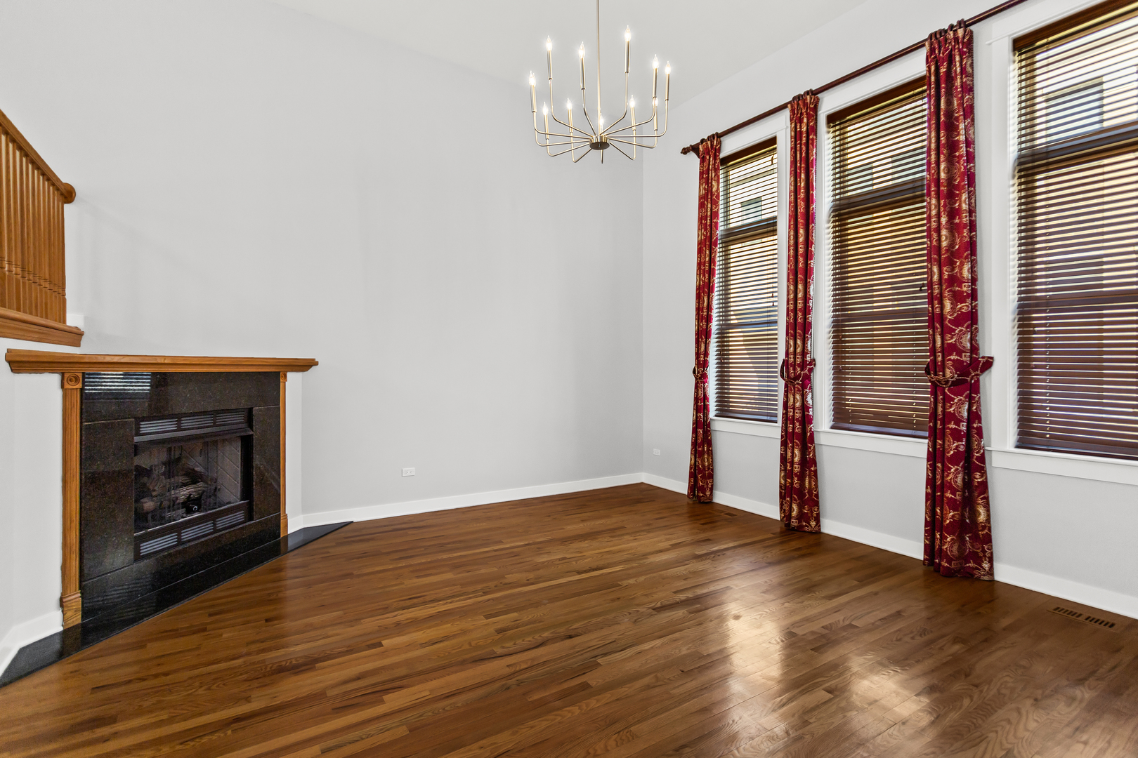 4137 N NARRAGANSETT Avenue 8
