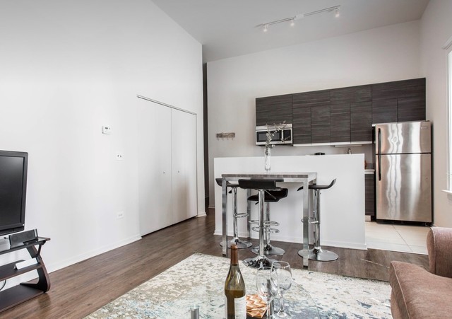 30 E Roosevelt Road 201