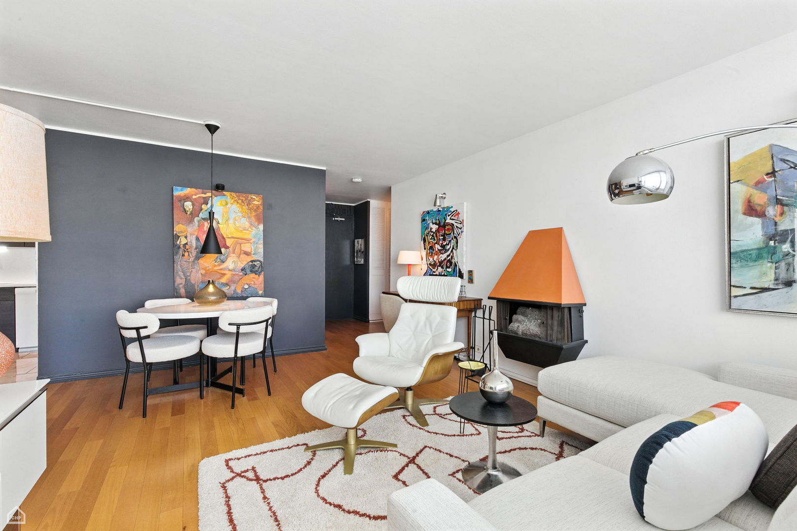4250 N Marine Drive 2913