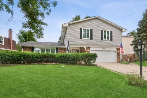 Photo of 17W467 Portsmouth Drive, Darien, IL 60561 (MLS # 12749618)