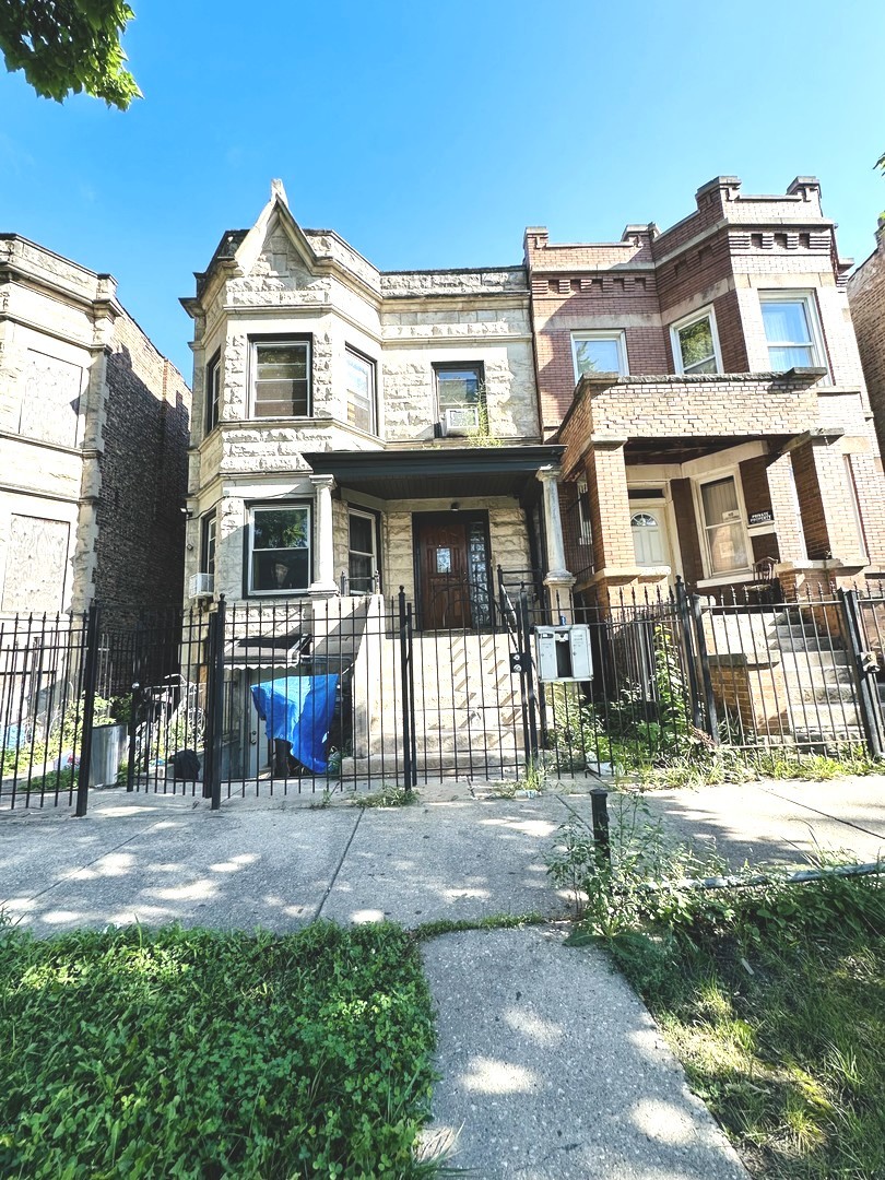 4220 W Monroe Street