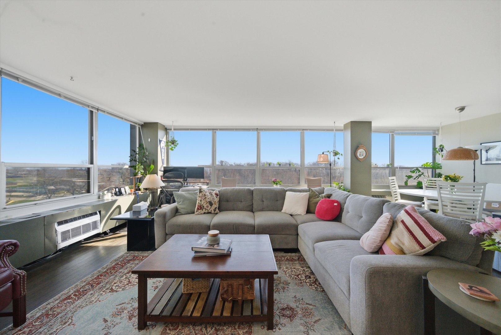 3550 N LAKE SHORE Drive 516