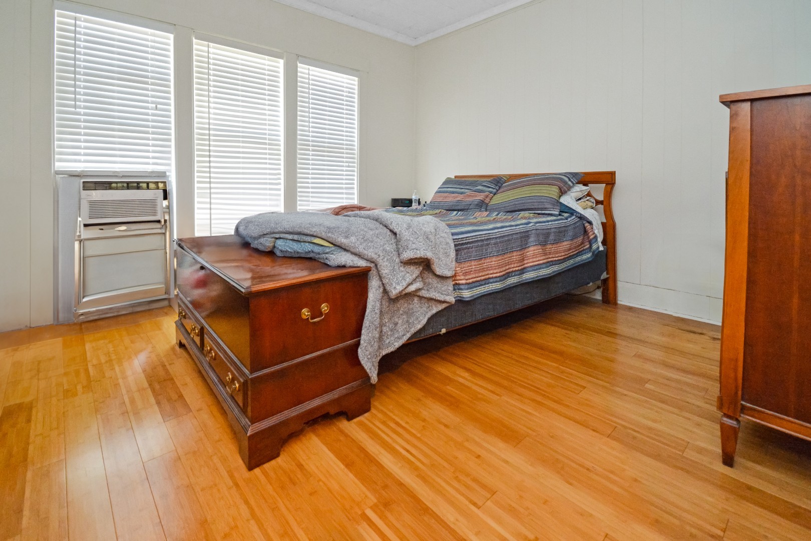 Bloomington, Illinois 61701, United States, 3 Bedrooms Bedrooms, ,3 BathroomsBathrooms,Residential,Active,195618