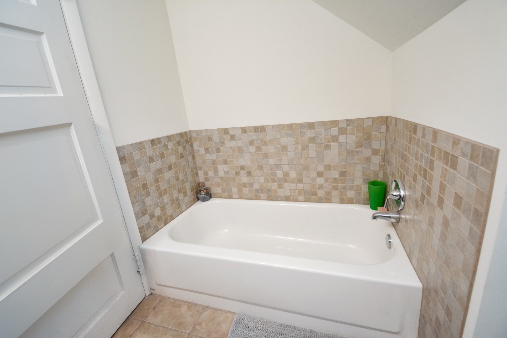 Bloomington, Illinois 61701, United States, 3 Bedrooms Bedrooms, ,3 BathroomsBathrooms,Residential,Active,195618