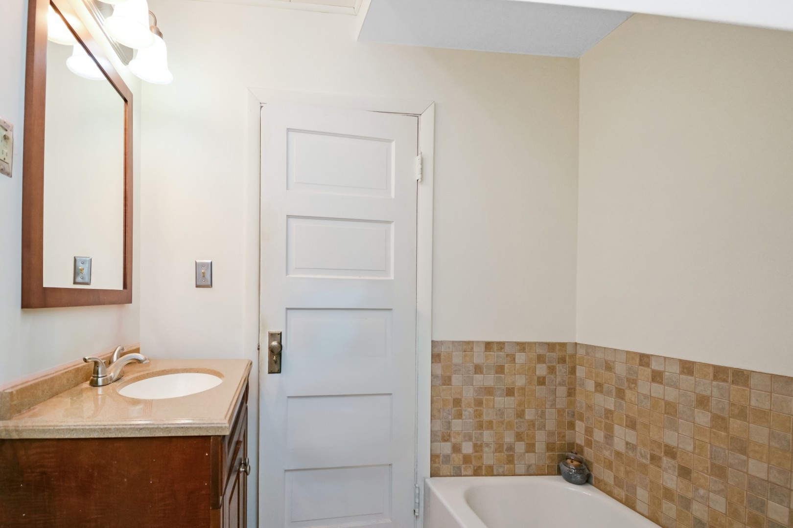 Bloomington, Illinois 61701, United States, 3 Bedrooms Bedrooms, ,3 BathroomsBathrooms,Residential,Active,195618