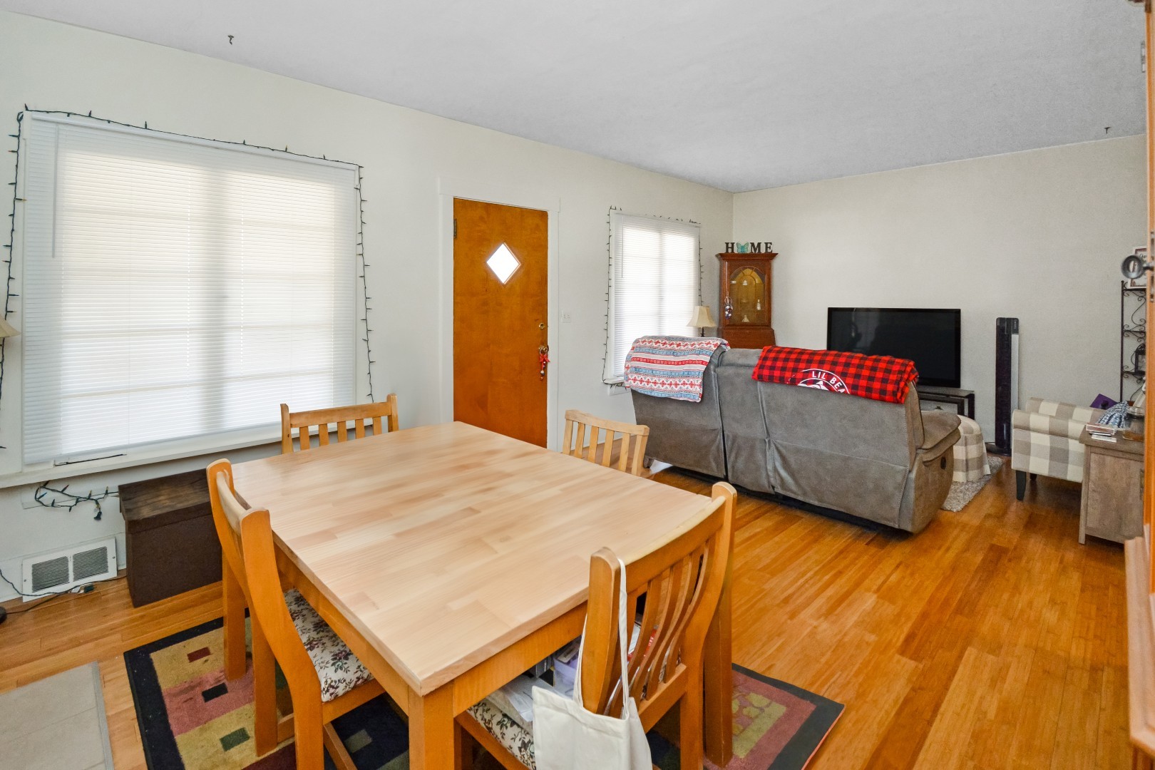 Bloomington, Illinois 61701, United States, 3 Bedrooms Bedrooms, ,3 BathroomsBathrooms,Residential,Active,195618