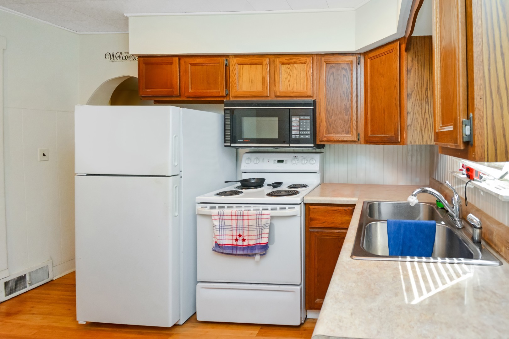 Bloomington, Illinois 61701, United States, 3 Bedrooms Bedrooms, ,3 BathroomsBathrooms,Residential,Active,195618