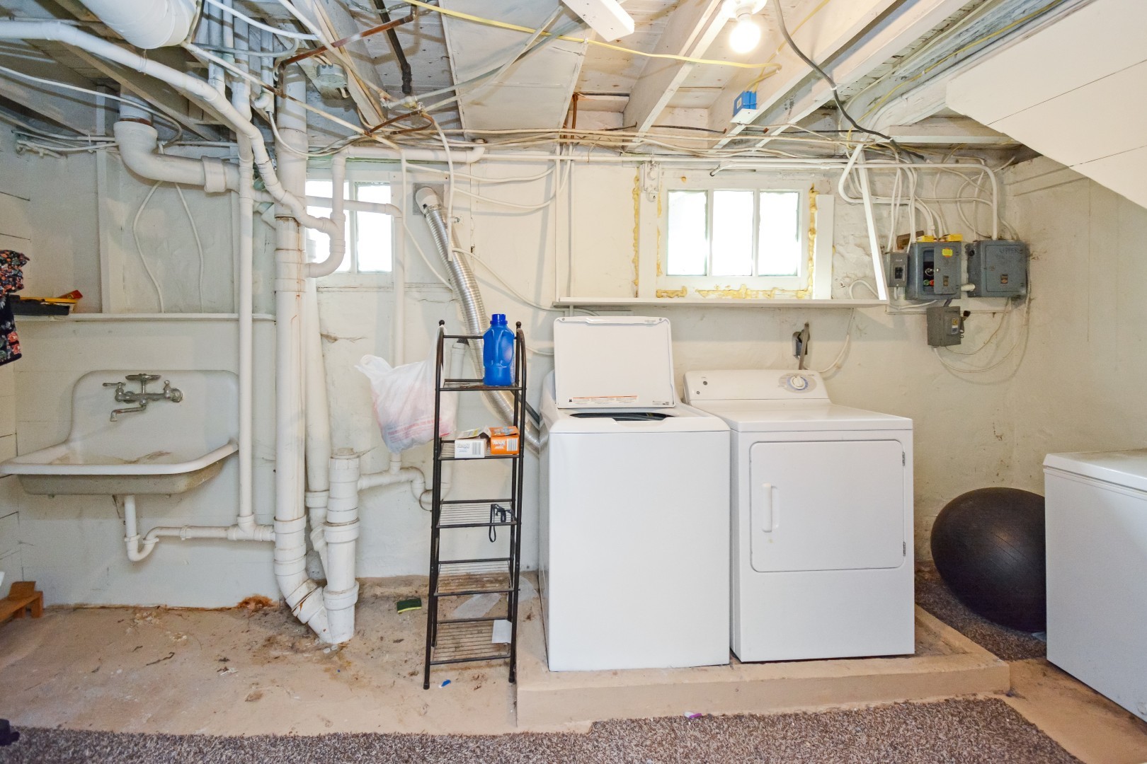 Bloomington, Illinois 61701, United States, 3 Bedrooms Bedrooms, ,3 BathroomsBathrooms,Residential,Active,195618