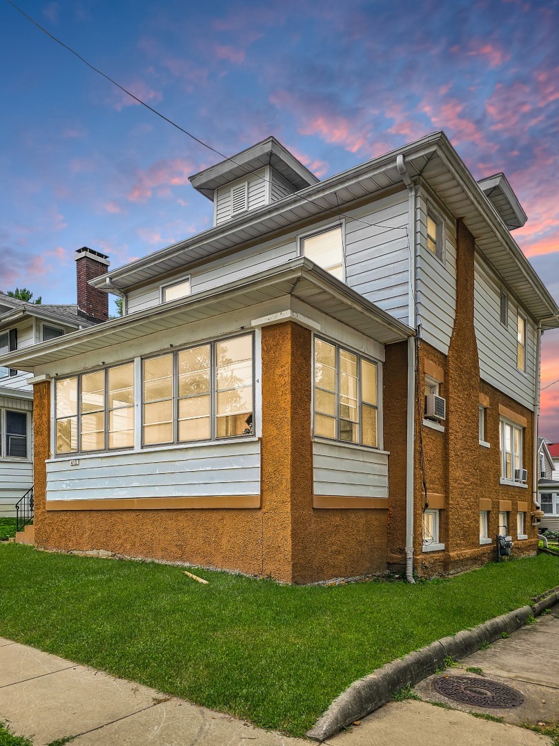 Bloomington, Illinois 61701, United States, 3 Bedrooms Bedrooms, ,3 BathroomsBathrooms,Residential,Active,195618