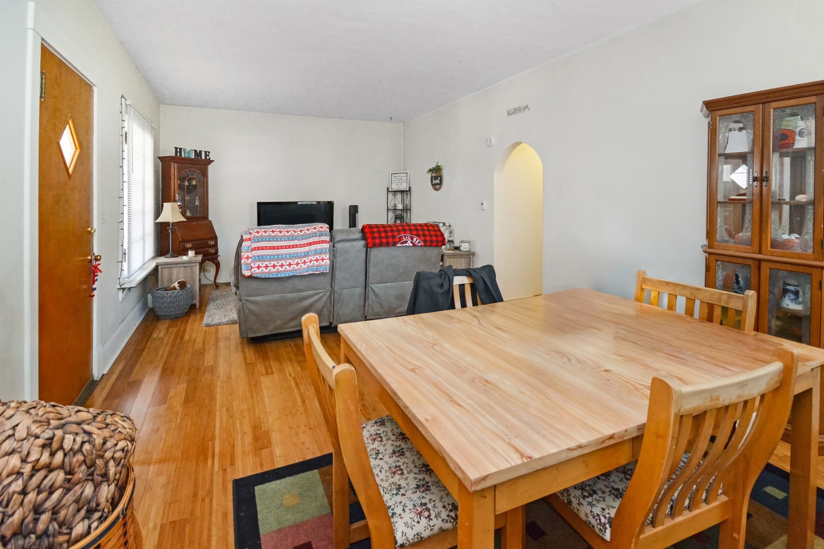 Bloomington, Illinois 61701, United States, 3 Bedrooms Bedrooms, ,3 BathroomsBathrooms,Residential,Active,195618