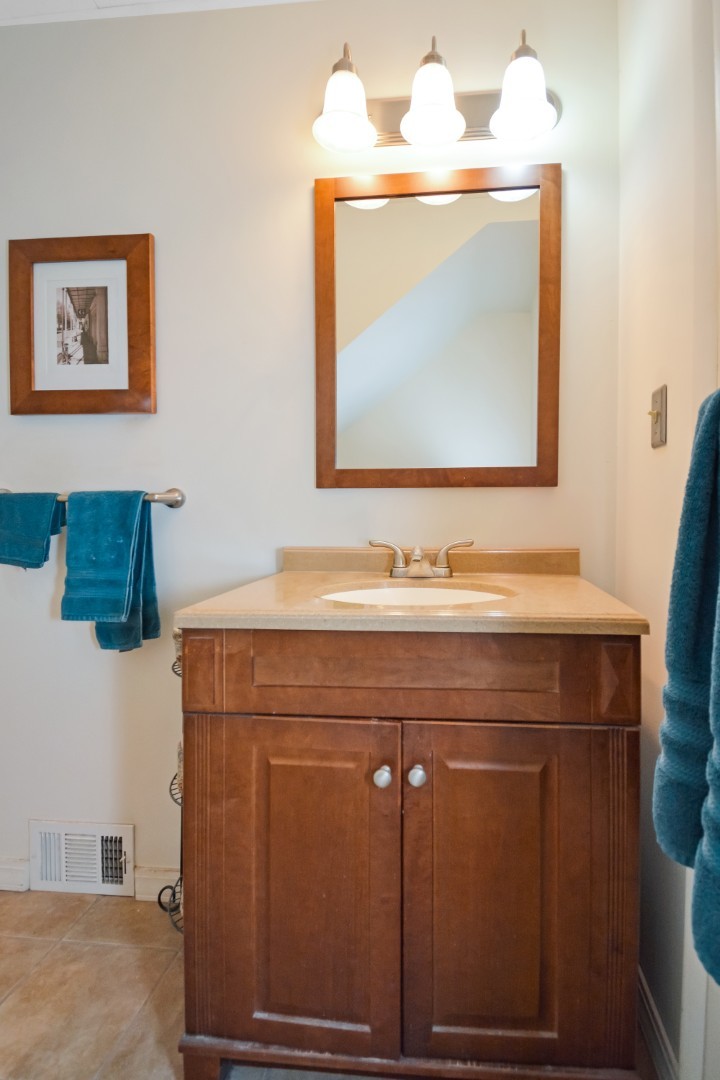 Bloomington, Illinois 61701, United States, 3 Bedrooms Bedrooms, ,3 BathroomsBathrooms,Residential,Active,195618