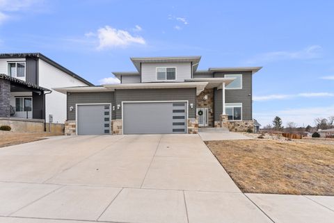 Photo of 3717 N BIRCHWOOD Avenue, Davenport, IA 52806 (MLS # 12577164)