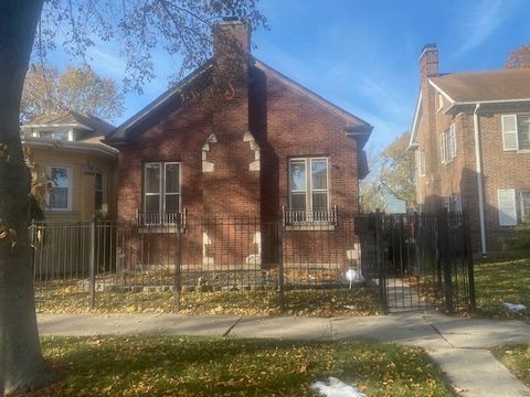 8212 S Crandon Avenue Chicago IL 60617