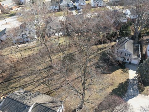 Tiny photo for 621 E Grove Street, Arlington Heights, IL 60005 (MLS # 12609369)