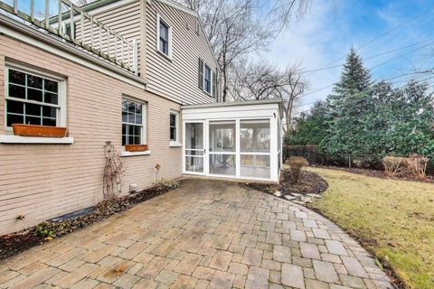 Tiny photo for 621 E Grove Street, Arlington Heights, IL 60005 (MLS # 12609369)