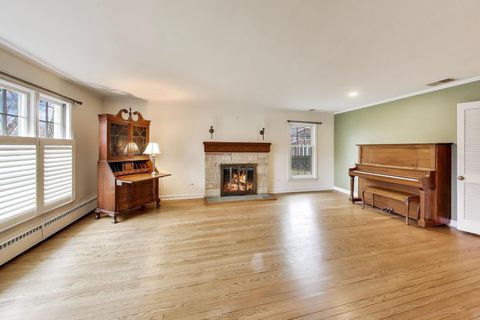 Tiny photo for 621 E Grove Street, Arlington Heights, IL 60005 (MLS # 12609369)
