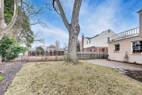 Tiny photo for 621 E Grove Street, Arlington Heights, IL 60005 (MLS # 12609369)