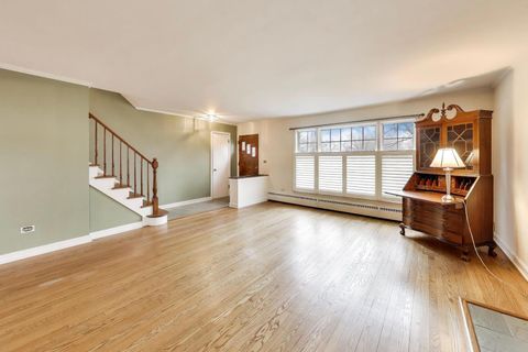 Tiny photo for 621 E Grove Street, Arlington Heights, IL 60005 (MLS # 12609369)