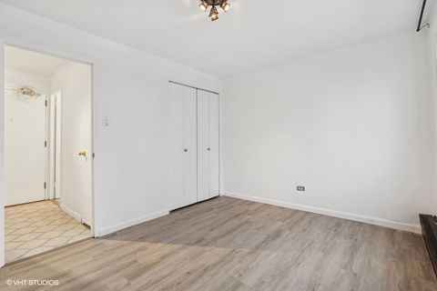 Tiny photo for 700 W Bittersweet Place #1004, Chicago, IL 60613 (MLS # 12462955)