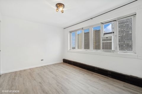 Tiny photo for 700 W Bittersweet Place #1004, Chicago, IL 60613 (MLS # 12462955)