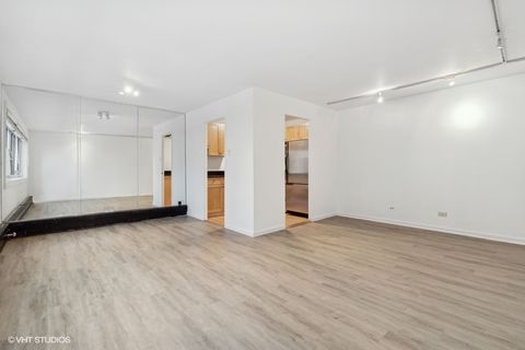 Tiny photo for 700 W Bittersweet Place #1004, Chicago, IL 60613 (MLS # 12462955)