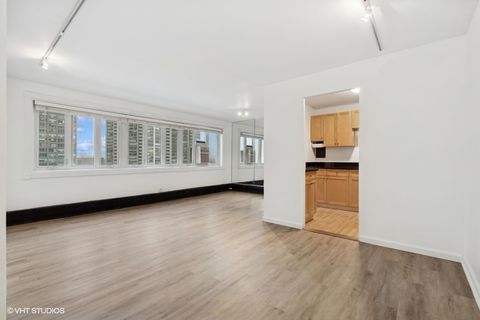 Tiny photo for 700 W Bittersweet Place #1004, Chicago, IL 60613 (MLS # 12462955)