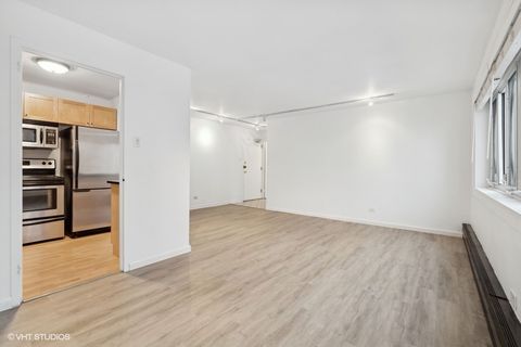 Tiny photo for 700 W Bittersweet Place #1004, Chicago, IL 60613 (MLS # 12462955)