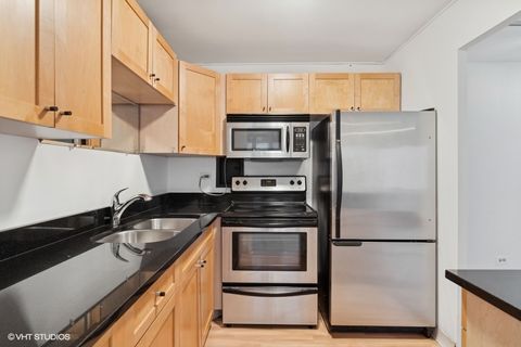 Tiny photo for 700 W Bittersweet Place #1004, Chicago, IL 60613 (MLS # 12462955)